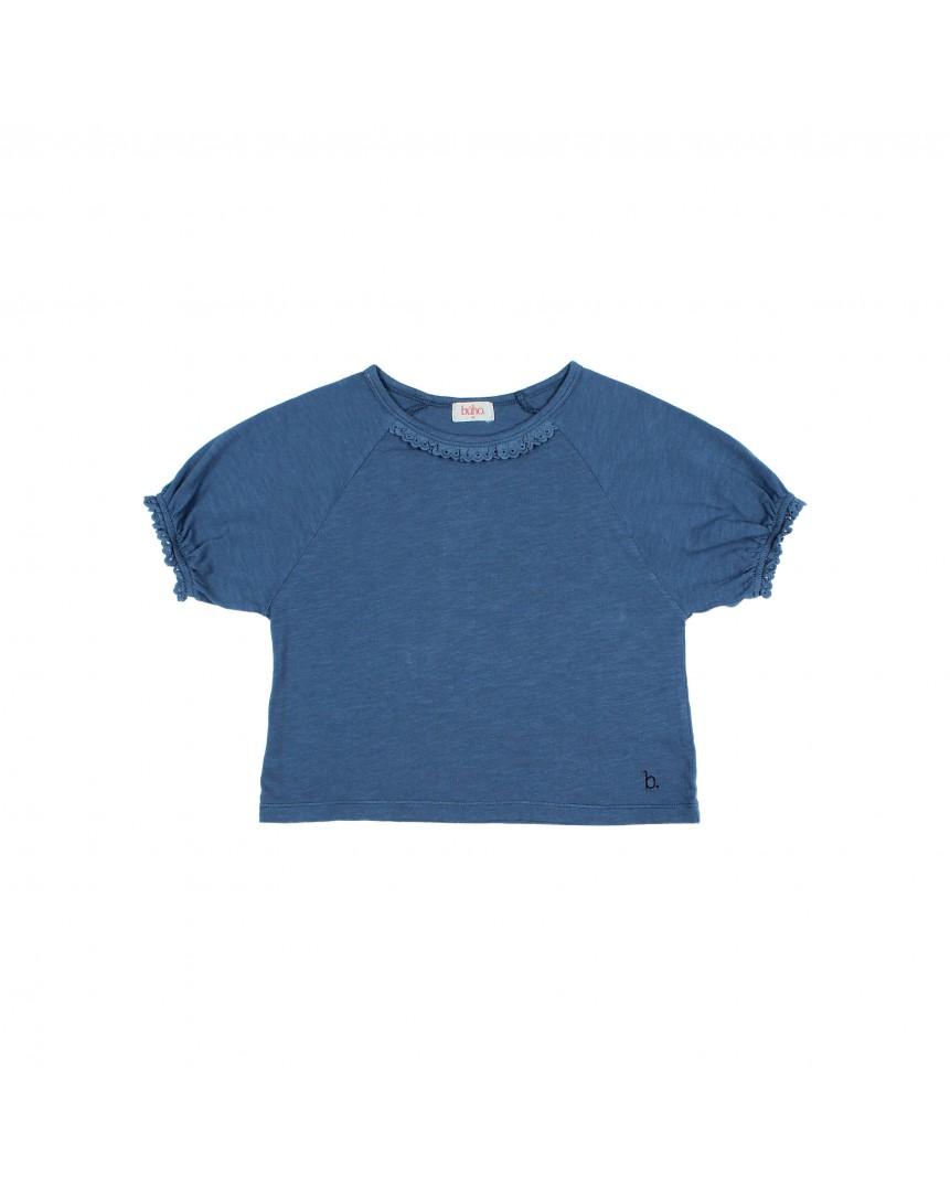 CAMISETA CON PUNTILLA