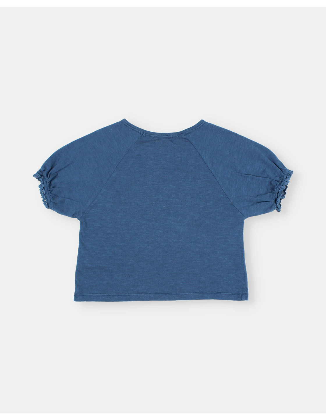 CAMISETA CON PUNTILLA