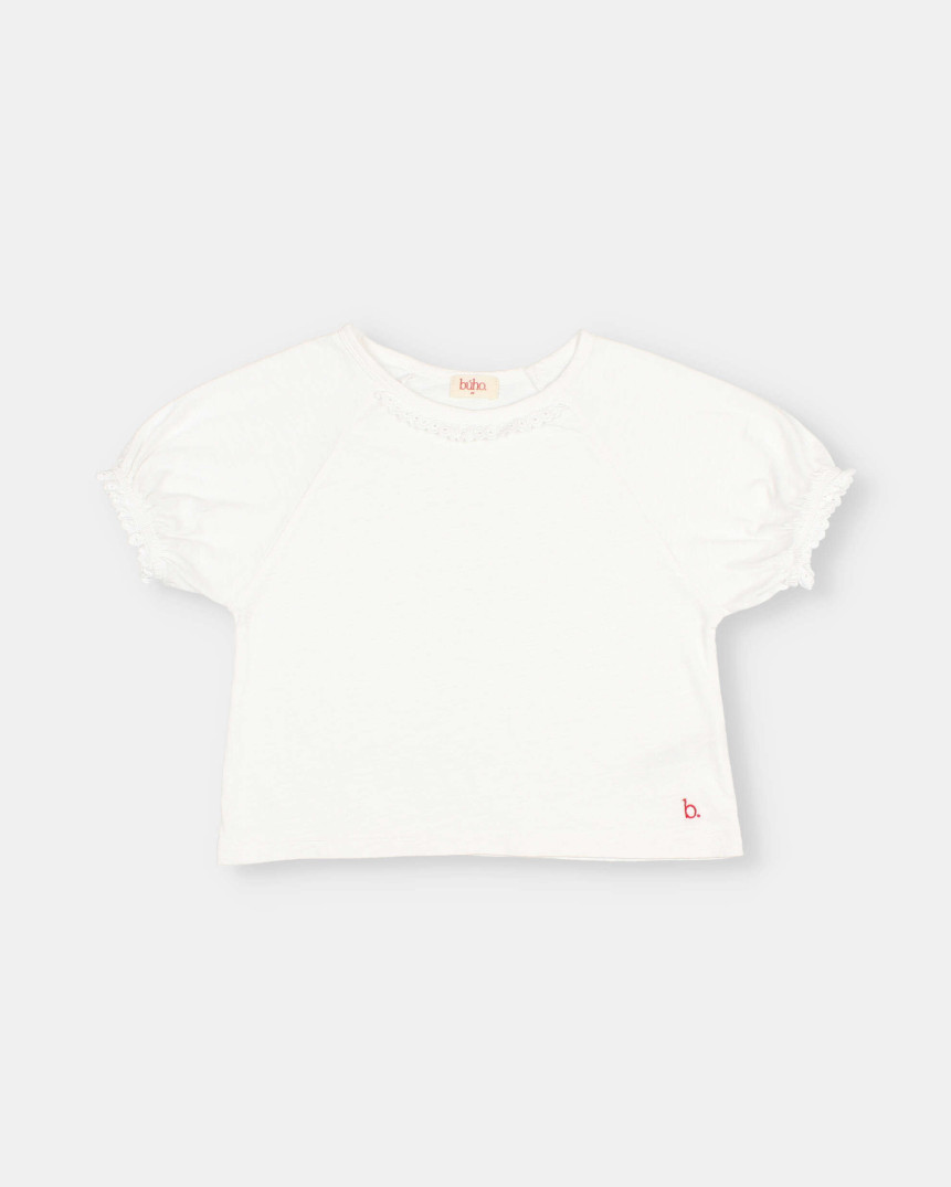 CAMISETA CON PUNTILLA